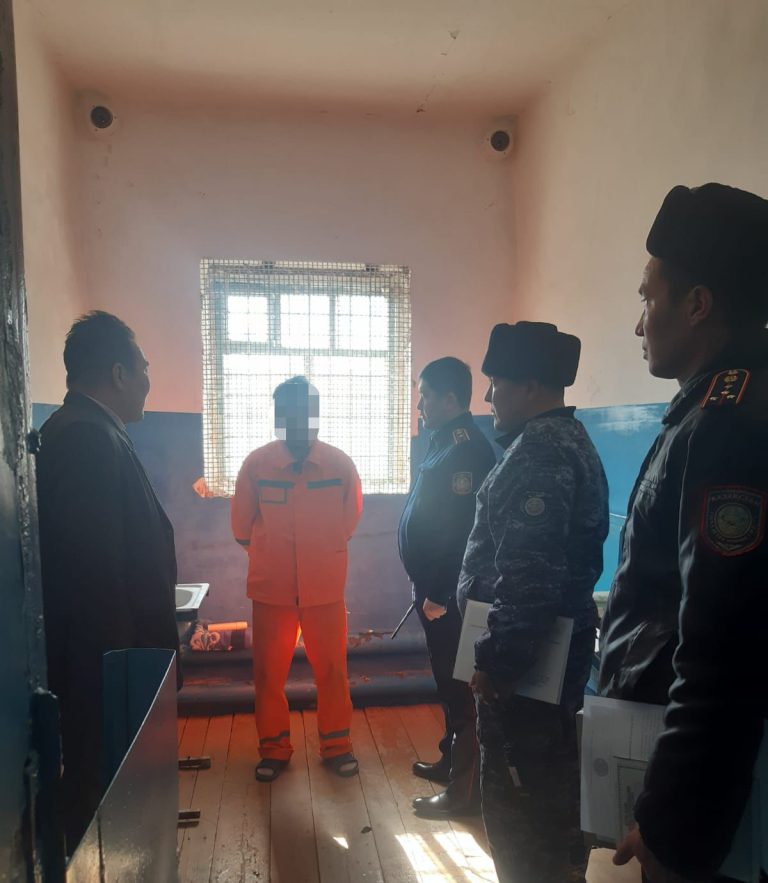 Ақтөбеде Қоғамдық бақылау комиссия мүшелері қоныс колониясын аралап, сотталғандармен кездесті