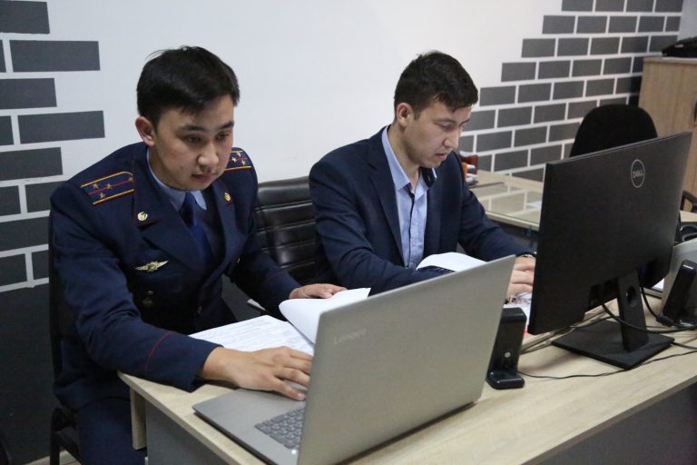Түркістан облысында киберқылмыс тобының полицейлерімен 31 алаяқ ұсталды