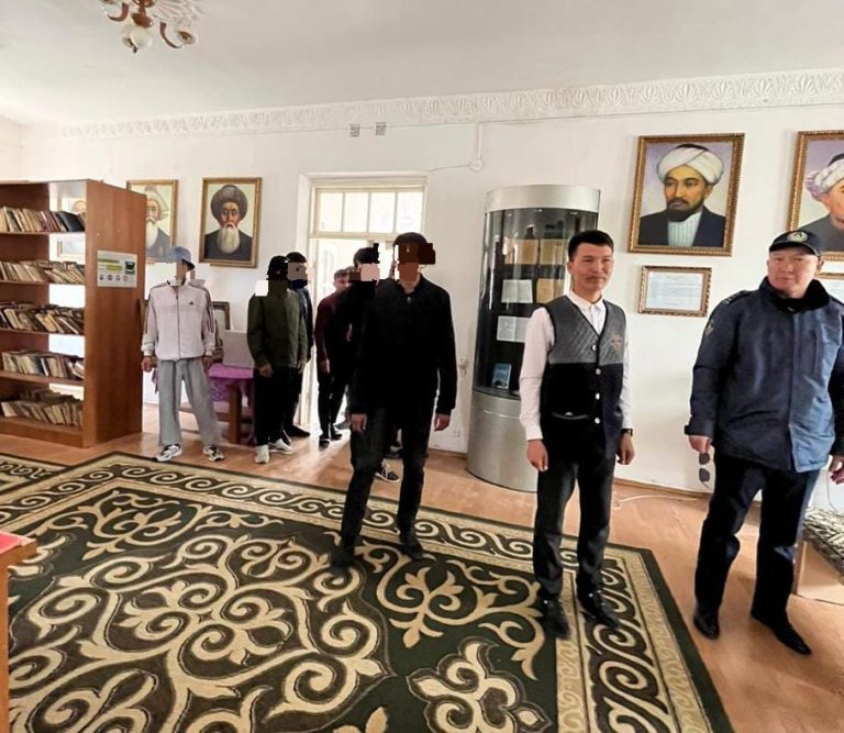 Түркістанда сотталғандар тарихи мұражайға барды