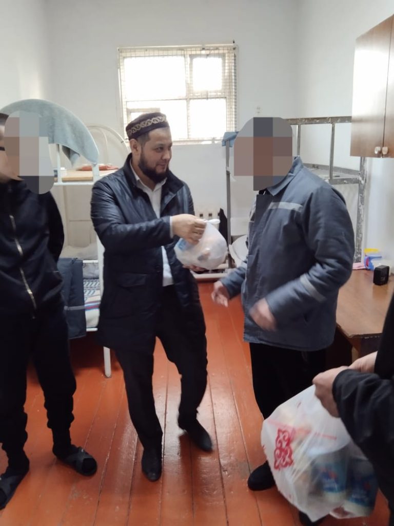 Оқшауланған аймақта ұсталынатын сотталғандарға ауызашар себеті берілді