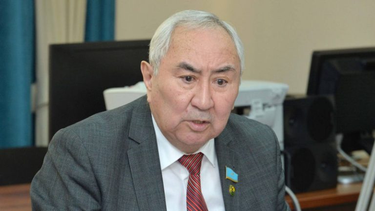 Депутат Жигули Дайрабаев ұлдарына қатысты даудан кейін мандатын тапсыра ма? Депутат жауап берді