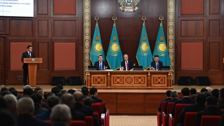 Қасым-Жомарт Тоқаев шенеуніктерге: Мемлекетшіл-реформатор болуларыңыз қажет