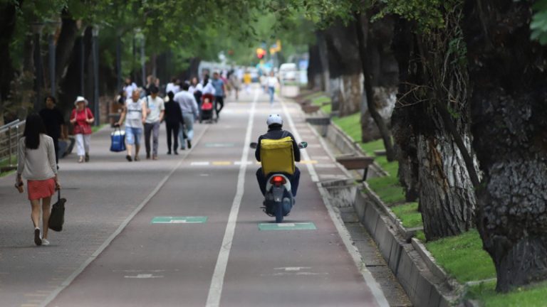 Қазақстанда такси жүргізушілері мен курьерлер салықты қалай төлейді?