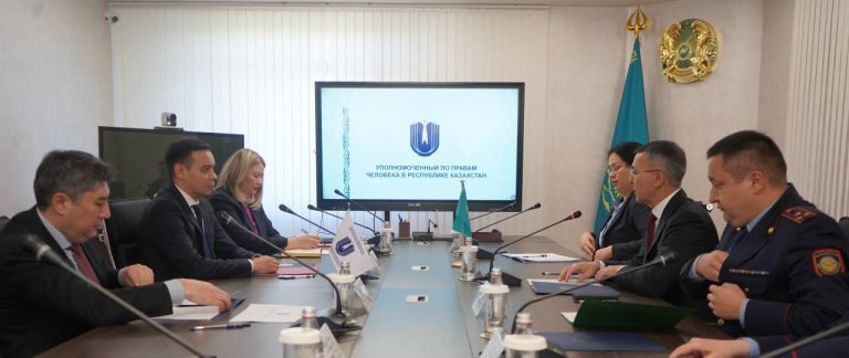 Қазақстан омбудсманы Артур Ластаев Алматы қаласының құқық қорғау органдарының басшылығымен кездесу өткізді