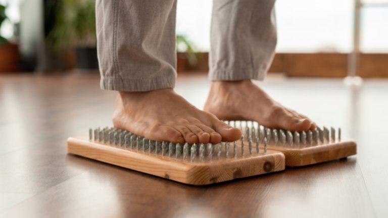 Стояние на гвоздях предложили психологи акмолинской колонии осужденным ​