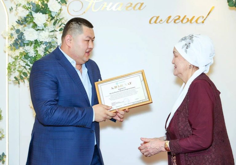 «Аналар қуаныштан жылады». Ерлі зайыптылы жандар мүмкіндігі шектеулі балаларды қуантты