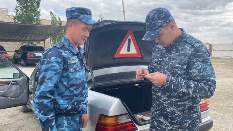 ҚАЖ қызметкерлерінің көліктері мен құжаттары тексерілді