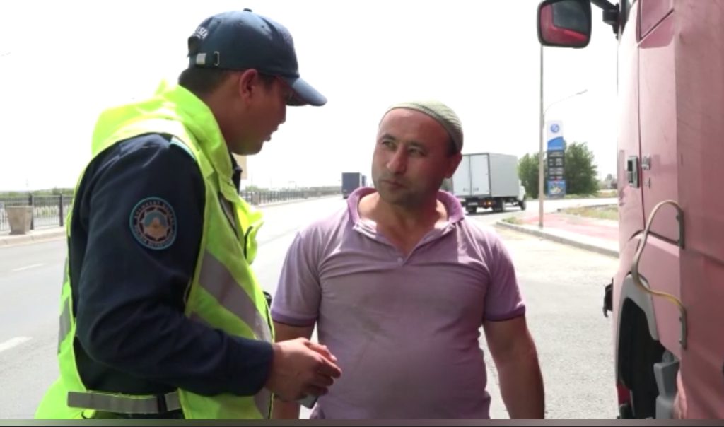 құл пизда спермы жалайды, онда иесі