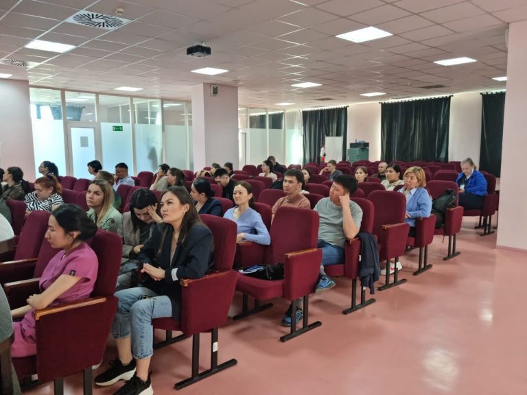 Врачи области Жетысу повысили квалификацию по современным методам оказания медицинской помощи беременным женщинам