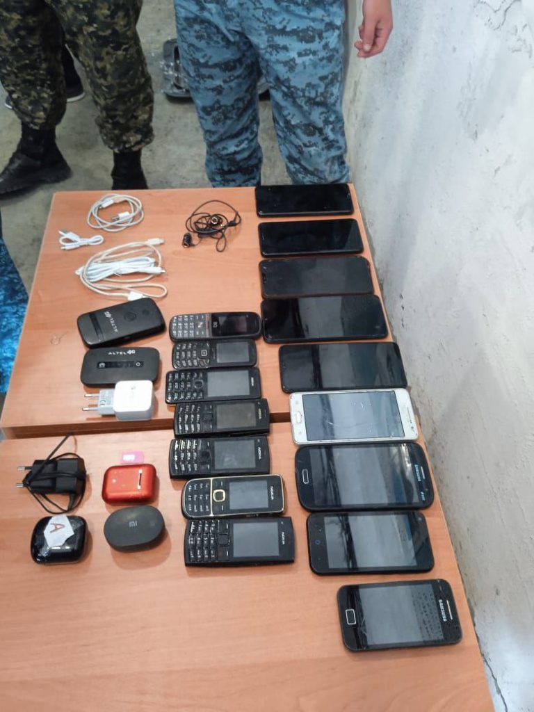 Сотрудники учреждения чрезвычайной безопасности пресекли попытку проноса запрещенных предметов