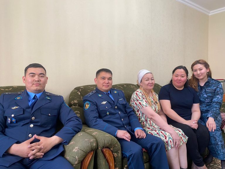 Білікті маман қызметкері