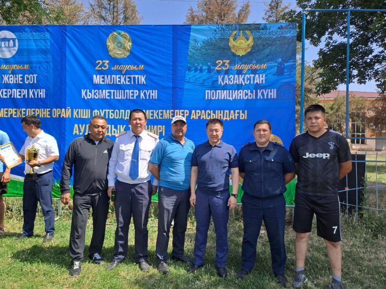 Түлкібас ауданында мерекеге орай футболдан жарыс өтті