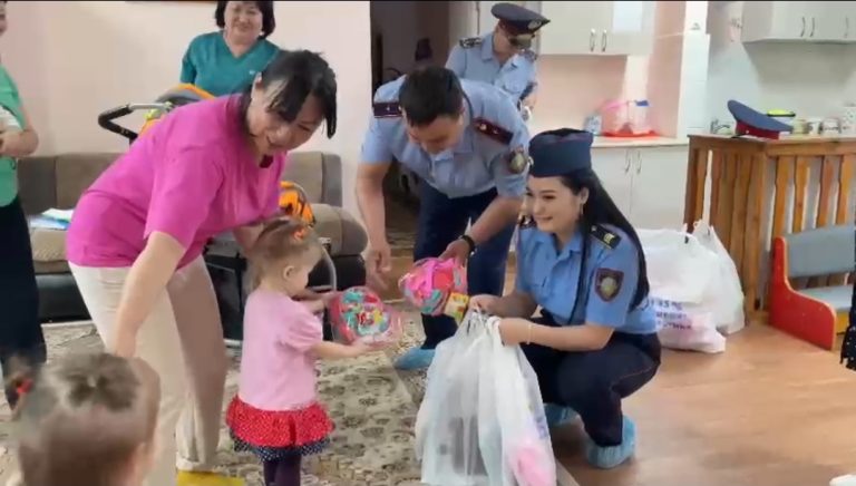 Щучинский Дом малютки посетили сотрудники акмолинского СИЗО