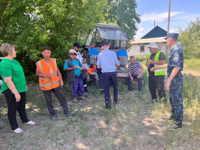 Сотрудники колонии Семея поддержали ремонтников дорог в рамках акции “Доброта сердца”