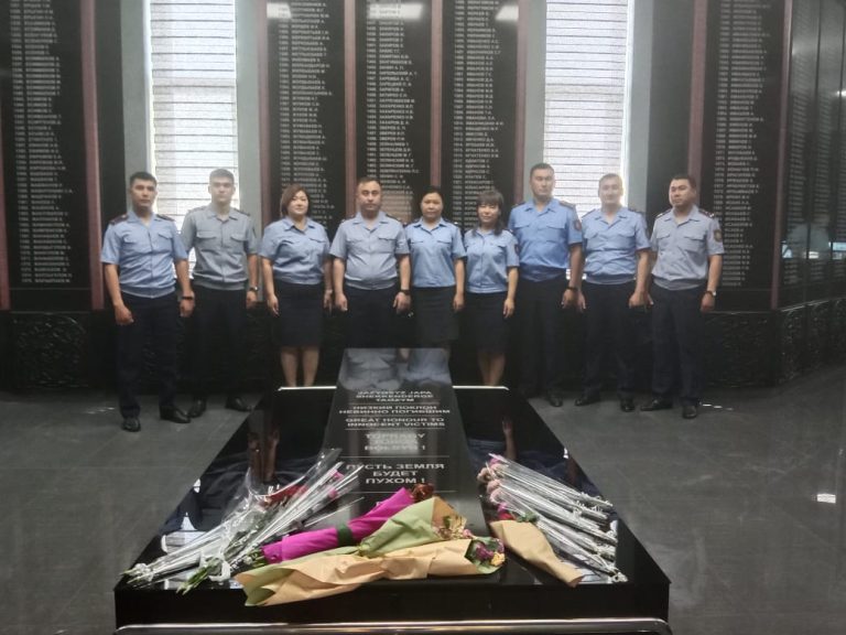 ҚАЖ қызметкерлері қуғын-сүргін құрбандарына тағзым етті