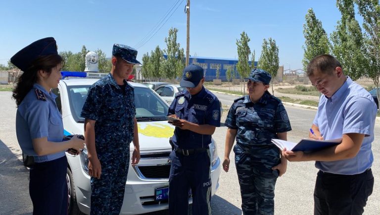 Жеке құрам қызметкерлерінің көліктері мен құжаттары тексерілді