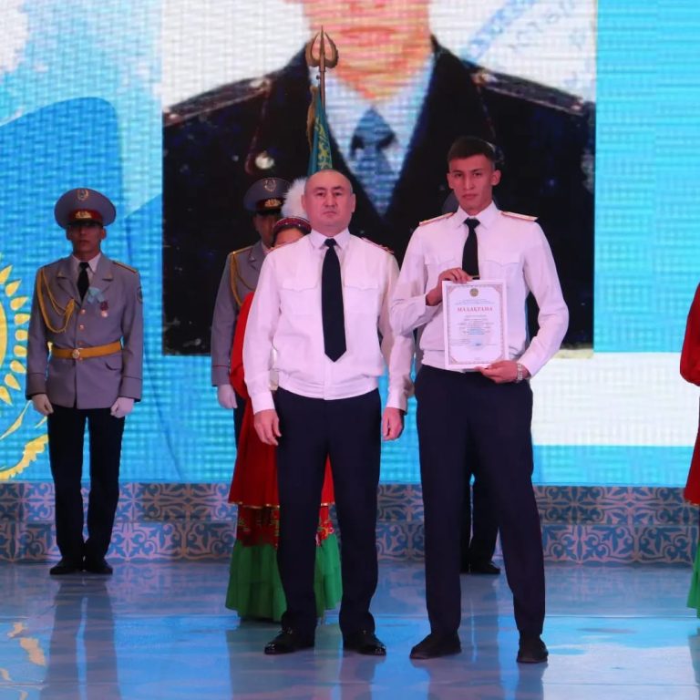 С днем казахстанской полиции поздравил личный состав начальник акмолинского ДУИС ​ ​