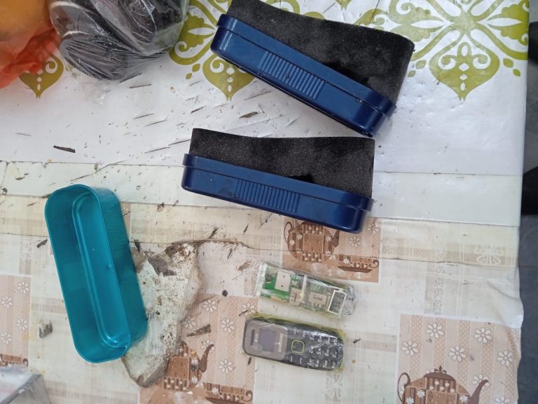 Түрмеге ұялы телефон алып кірмек болған бойжеткен ұсталды