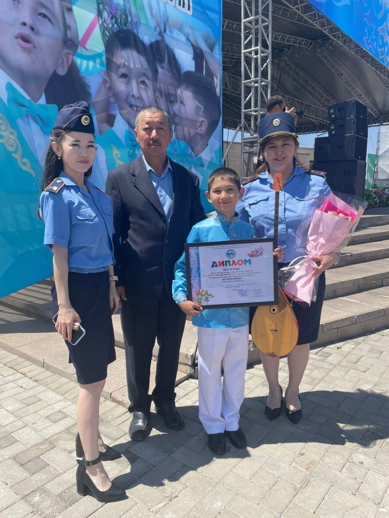 №71 мекемесінің жеке құрам қызметкерлері балаларының өнерін тамашалады