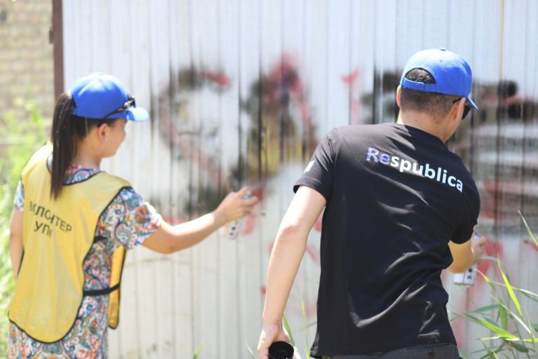 В Кызылорде проведена акция по уничтожению граффити с наркорекламой