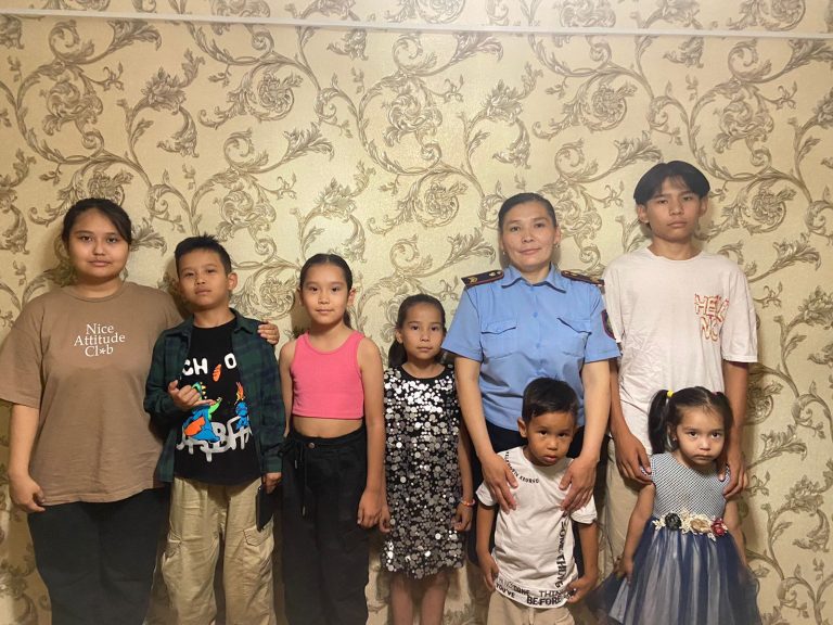 Қатал қызметтегі погондағы аналар