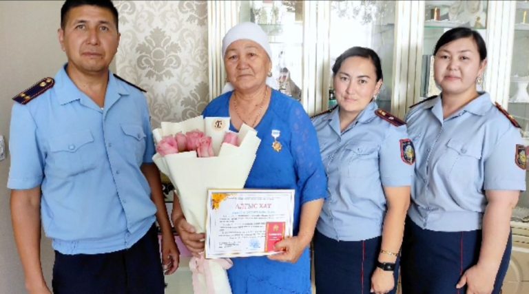 ҚАЖД қызметкерлерінің аналары «Офицердің анасы» төсбелгісімен марапатталды