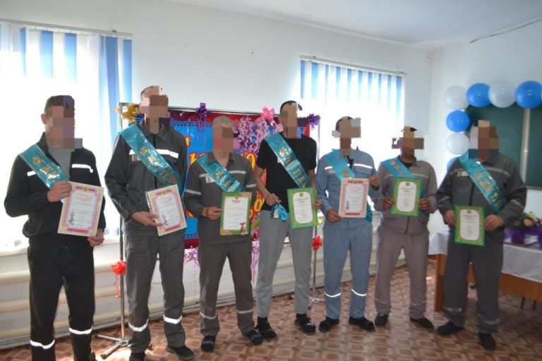 Вечернюю школу при исправительном учреждении в Актобе окончили 46 осужденных