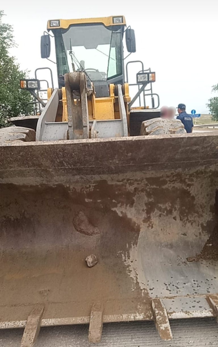 Жүк көлігіне қиыршық тас артып, заң бұзушылық жасаған үш тұрғын анықталды