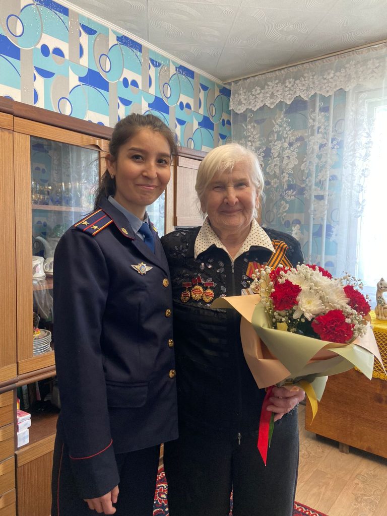 ШҚО да мекеме қызметкерлері ішкі істер ардагерлерін құттықтады