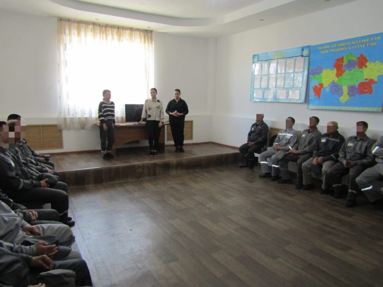 Представители СПИД центра в области Жетісу посетили СИЗО