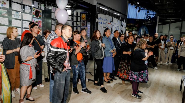 Efes Art Space алаңында «Действие буквально» инклюзивті театр жобасы ұсынған «Машаның хаттары» көрмесінің тұсаукесері өтті