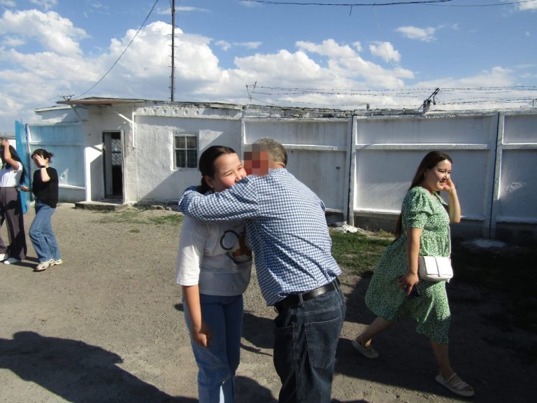 Талдықорғандағы тергеу изоляторында қақпа алдындағы кездесу ұйымдастырылды