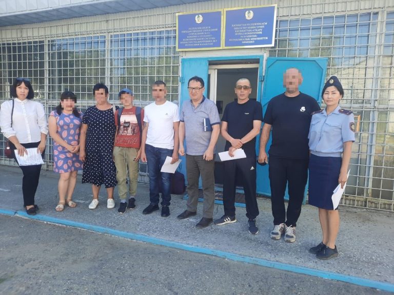 ҚАҚПА АЛДЫНДА КЕЗДЕСУ