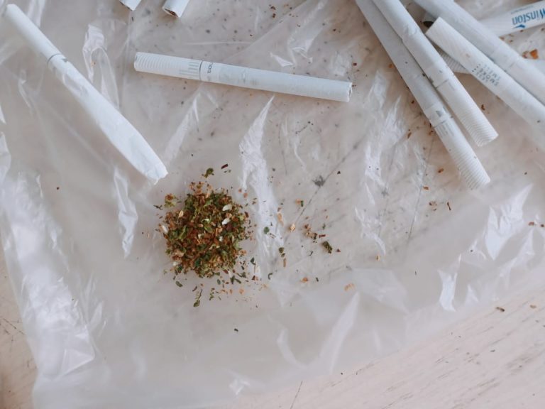 Сотовые телефоны и марихуану пытались передать в колонию Астаны