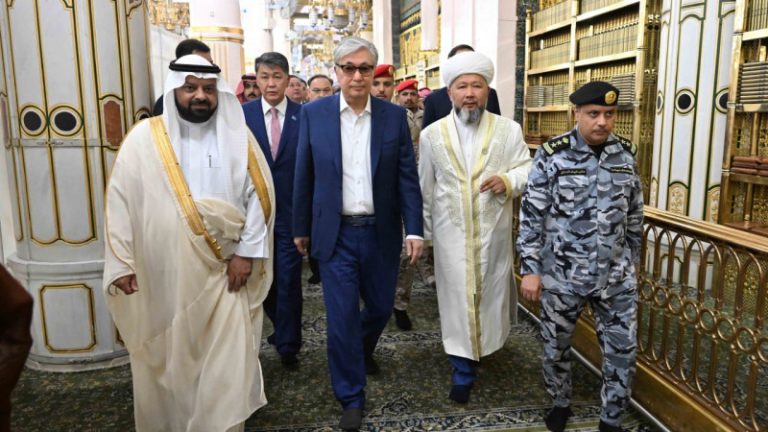 Қасым-Жомарт Тоқаев Мұхаммед пайғамбар мешітіне зиярат етті