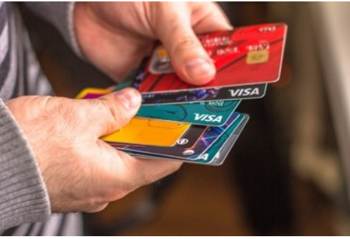 Заработок на кредитной карте: можно ли не платить проценты и получать дополнительный доход с кредитки