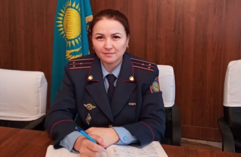 Қызметтік сала мен отбасын қатар алып жүрген ана