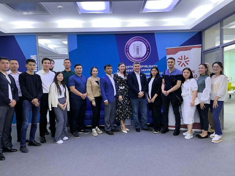 Мемлекеттік қызметшілер «Ғибраты мол ғұмыр иесі» атты танымдық кездесуге қатысты