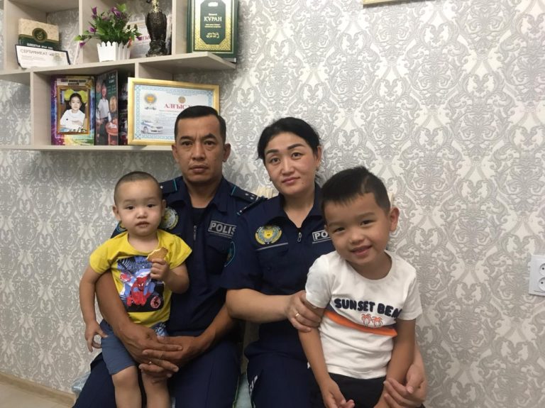 Қамал алар жасқа жеткен полицей