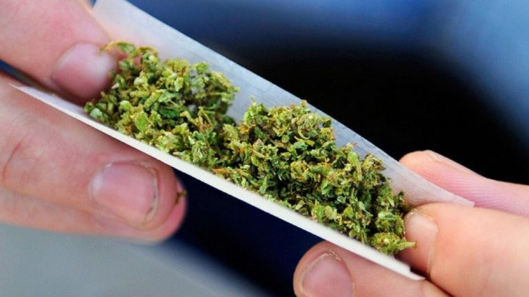 Полицейлер тұрғынның үйінен есірткі орамаларын тәркіледі