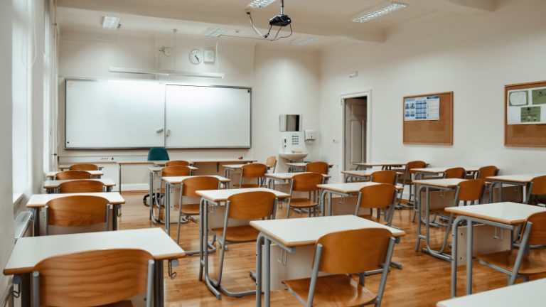 Қазақстанда жемқор шенеуніктердің ақшасына қанша мектеп салынып жатыр?