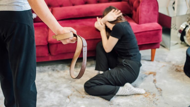 Казахстанки чаще стали сообщать о бытовом насилии