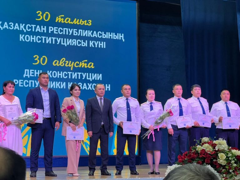 Сарыағаштық полицейлерге қызметтік автокөліктің кілті табысталды