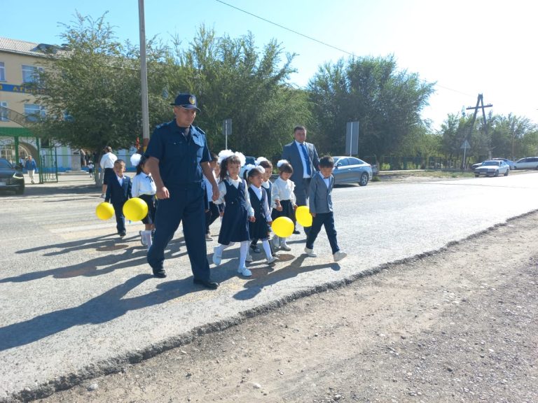 Созақ ауданының полицейлері білім күні мектептерде жол қауіпсіздік сабақтарын өткізді