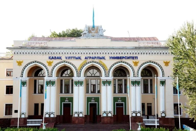 «Ел болашағына, жастарға деген қамқорлық». Студенттің ата анасы университет басшылығына алғысын айтты