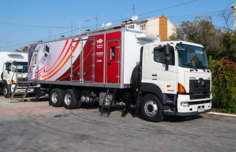 Республика күні қарсаңында, «Қазақстан халқына» қоры Алматы облысына онкологиялық скринингке арналған жылжымалы медициналық кешенді табыстады