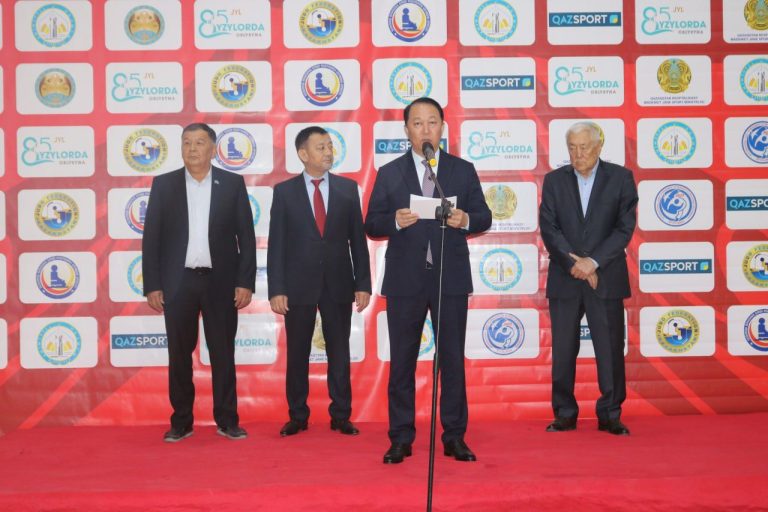 Болатбек Сүлейменовке құрмет