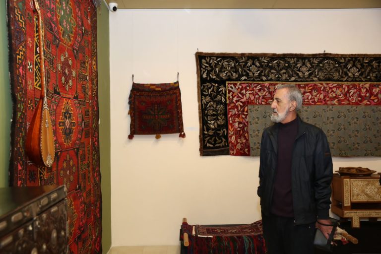 ӘЗЕРБАЙЖАННЫҢ БАКУ ҚАЛАСЫНДА «ӨРНЕКПЕН ӨРІЛГЕН ӨНЕР» ЭТНОГРАФИЯЛЫҚ КӨРМЕСІНІҢ АШЫЛУ САЛТАНАТЫ ӨТТІ