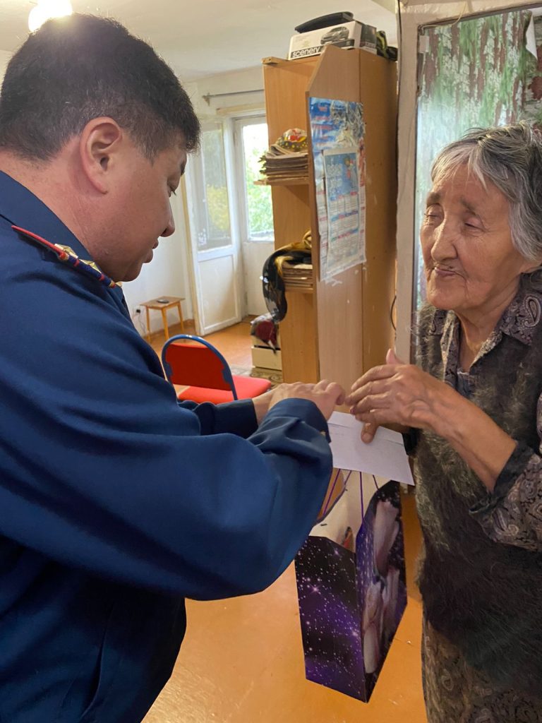 Қарттары бар ел — қазыналы