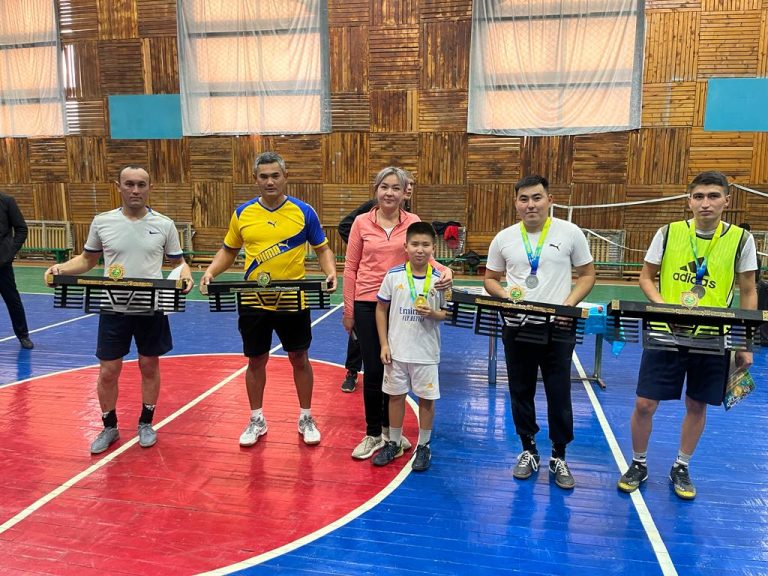 В Шемонаихе прошел турнир по мини — футболу в честь памяти погибшего сотрудника Шалкара Сарсеканова